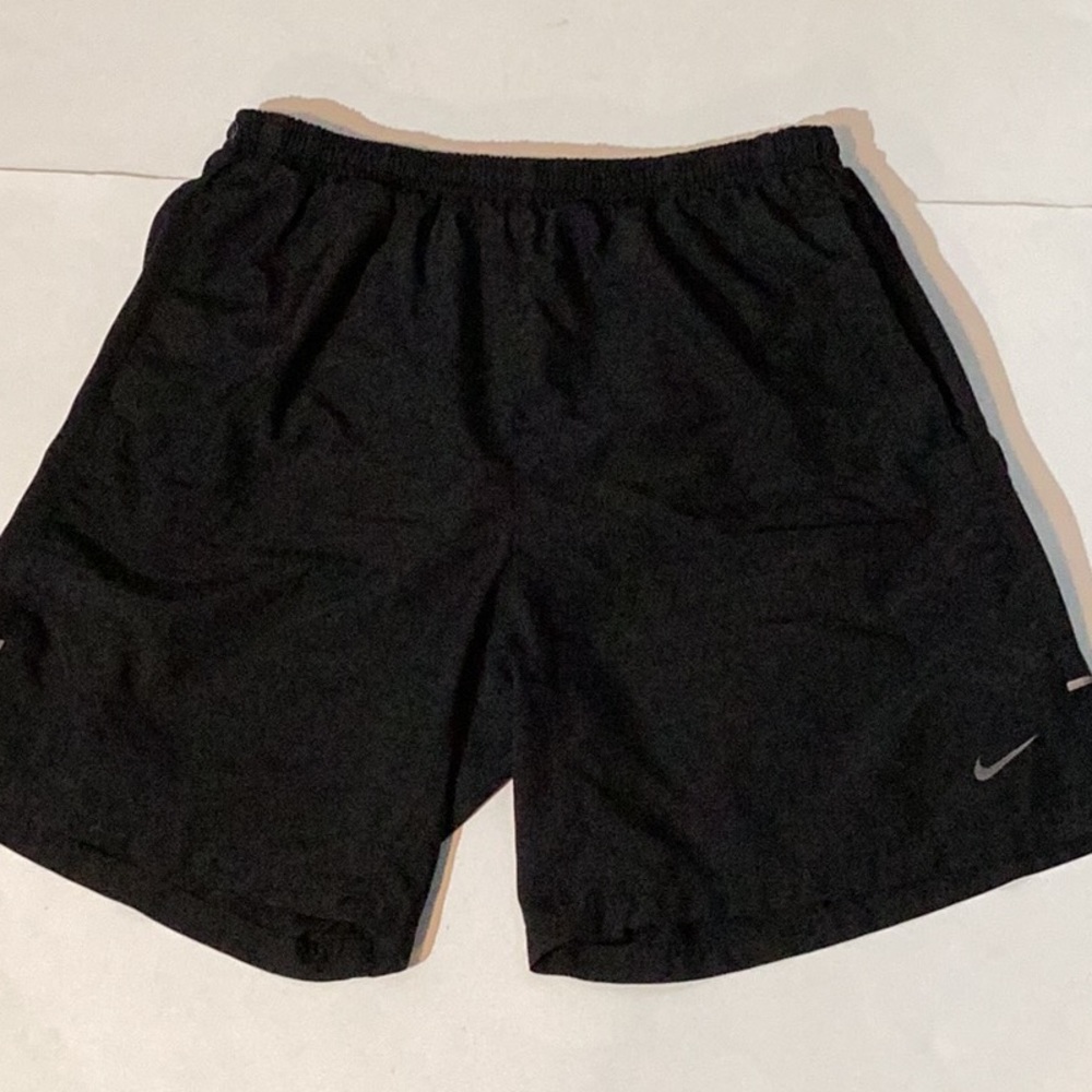 Nike Dri-fit athletic shorts with liner, pockets, elastic&tie waist